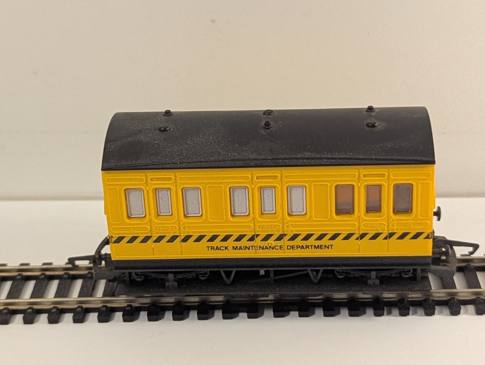 Hornby OO Gauge R333 Track Maintenance Department 4-Wheel Coach