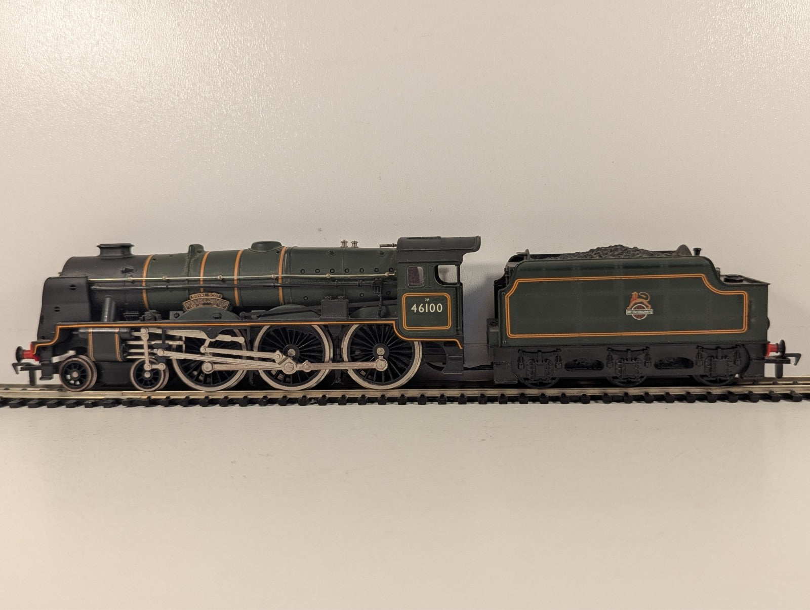 Airfix Railway System 54121-3 Royal Scot BR Green Steam Locomotive - Boxed