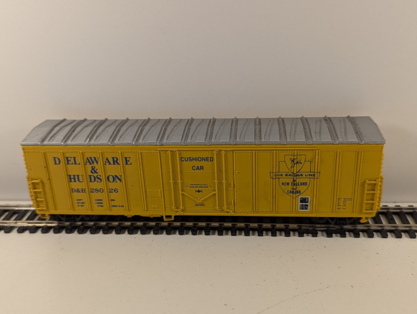 Walthers Mainline HO Gauge 50ft Waffle Side Boxcar D&H