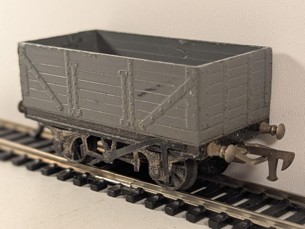 Graham Farish 5 Plank Wagon Grey