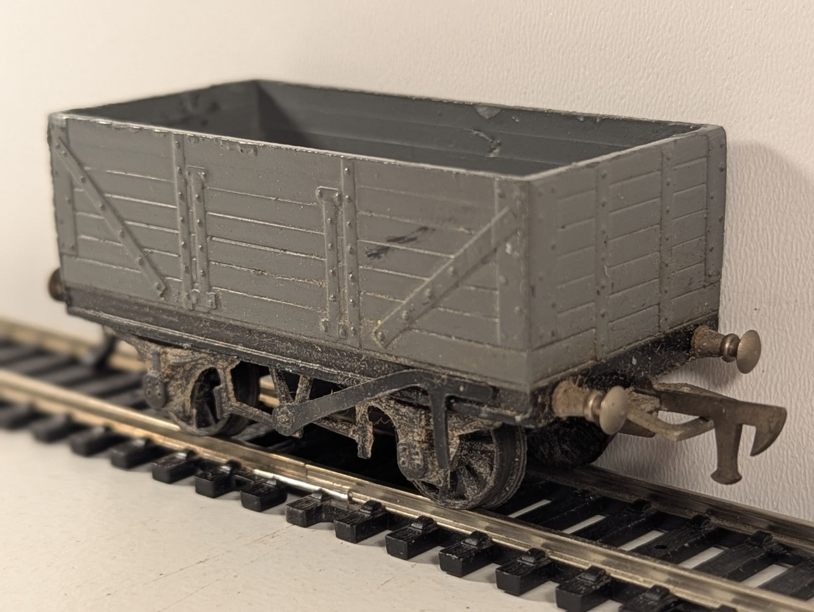 Graham Farish 5 Plank Wagon Grey