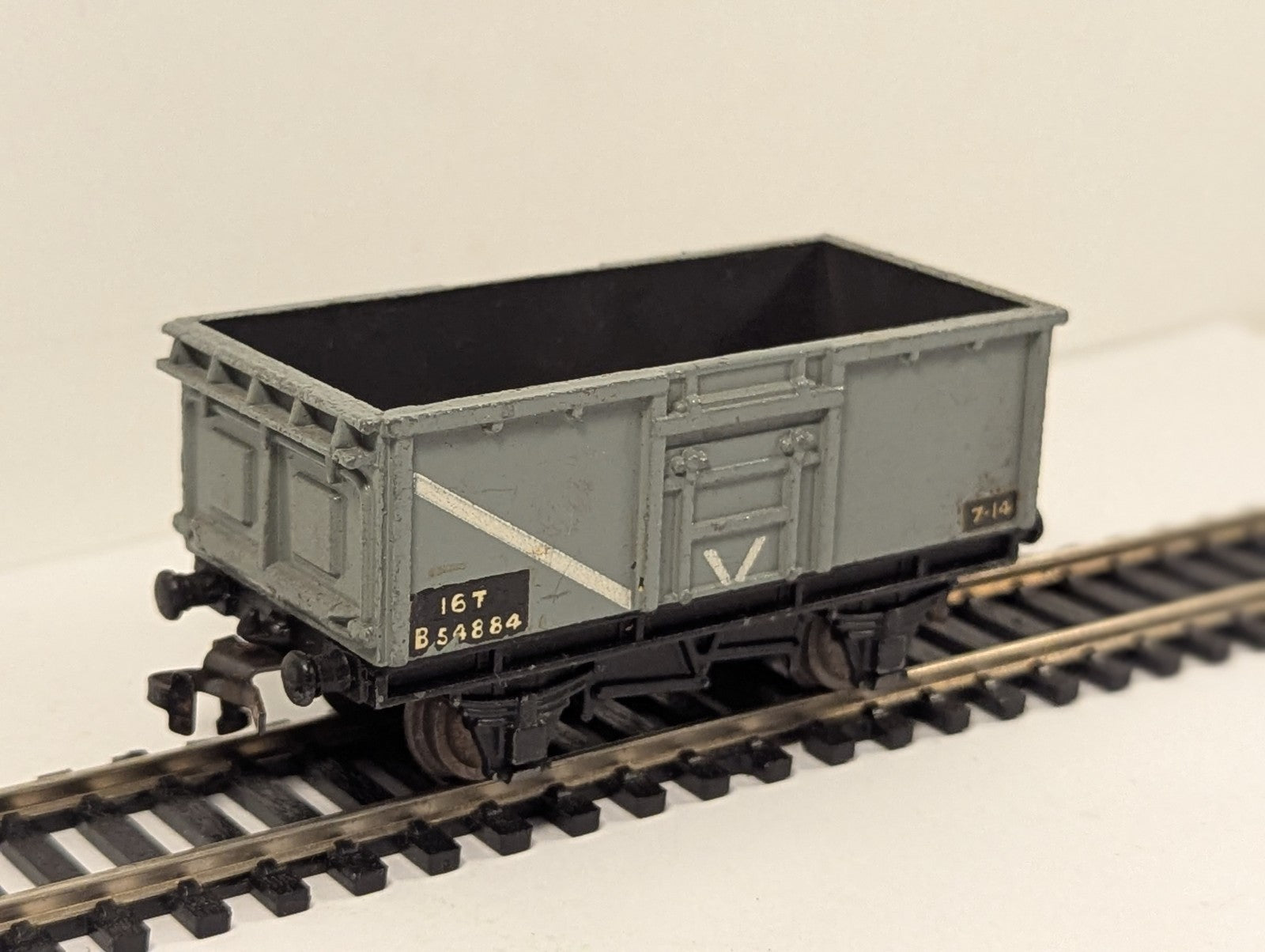 Hornby Dublo OO Gauge 16T Grey Mineral Wagon