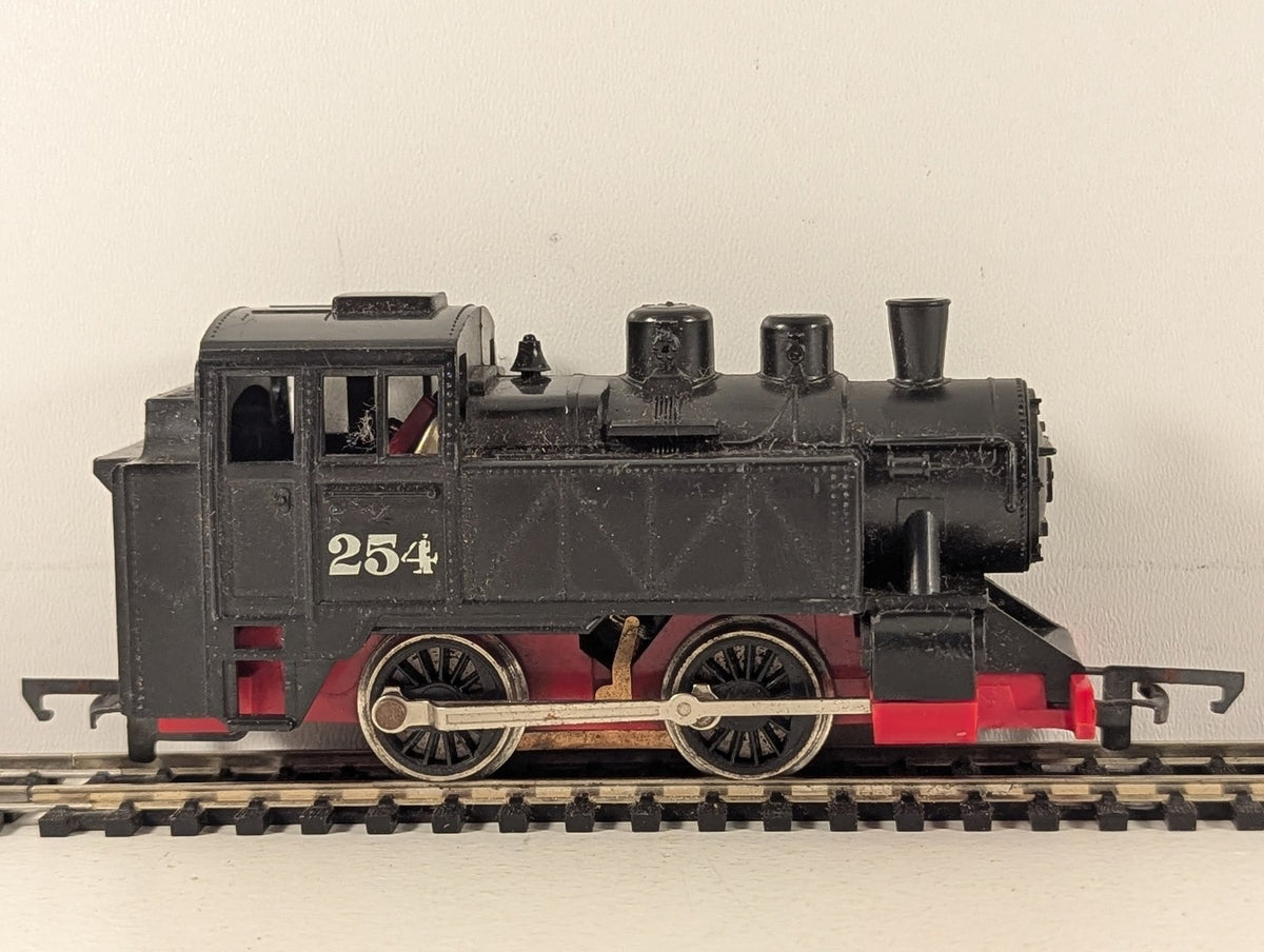 Hornby OO Gauge 0-4-0T Tank Locomotive Steam Locomotive 254 Black