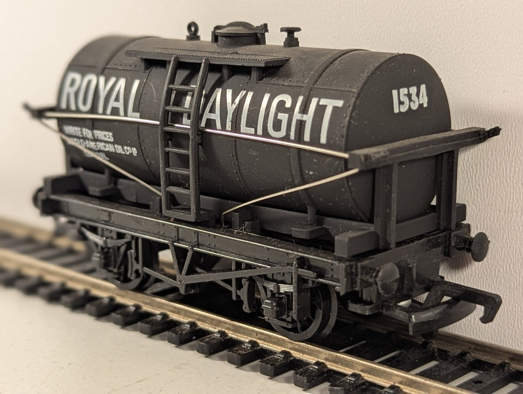 Mainline 37-134 Royal Daylight 12 Ton Petrol Tank Wagon OO Gauge