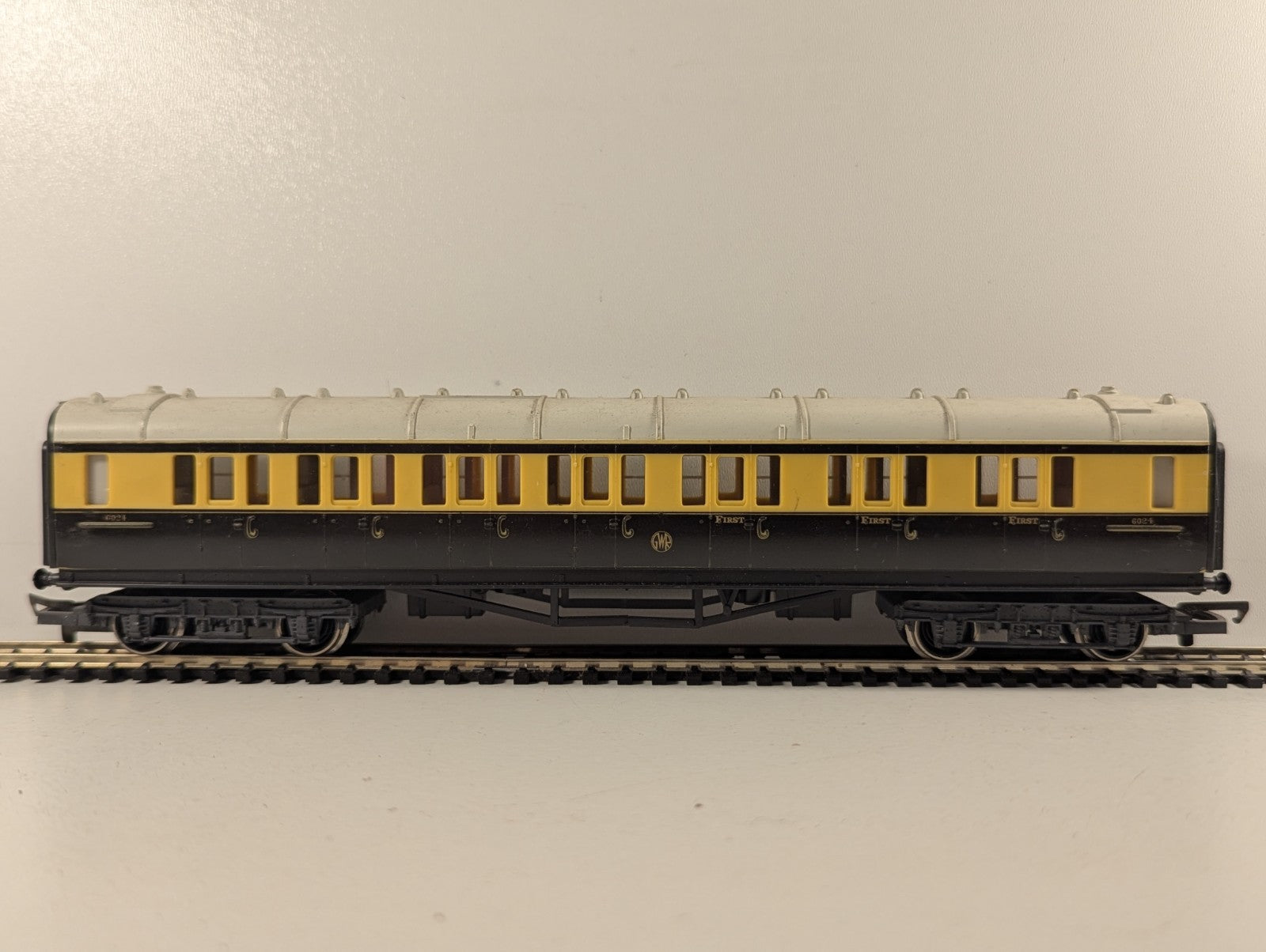 Hornby OO Gauge GWR Clerestory First Class Coach Passenger Coach 6024