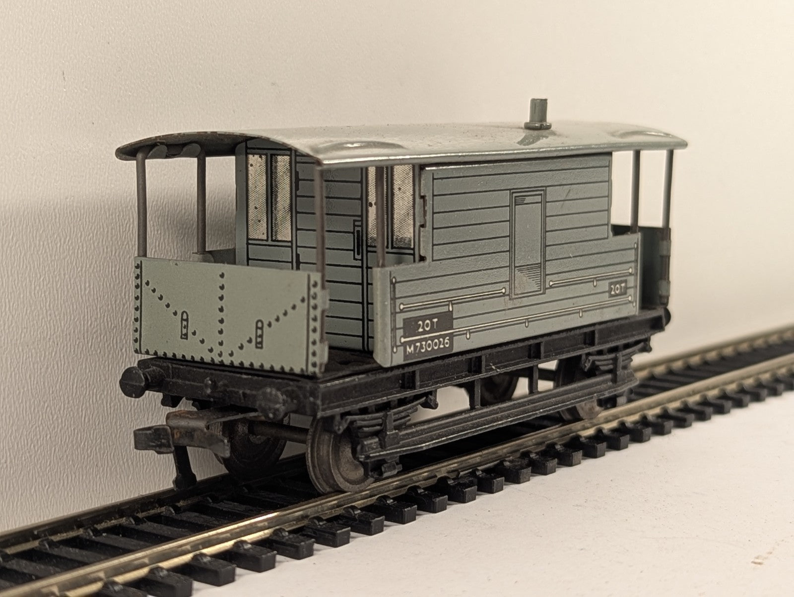 Hornby Dublo 32045 OO Gauge BR Brake Van