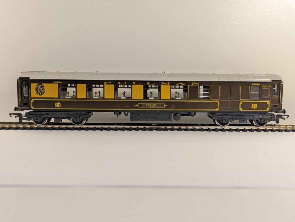 Hornby OO Gauge Pullman Brake Coach - Damaged Name Decals