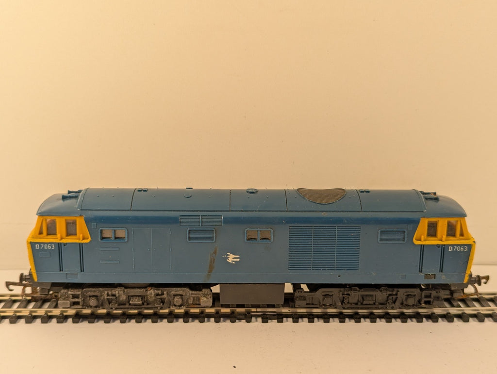 Tri-ang Hornby R758 OO Gauge Class 35 Hymek BR Blue - Non-Runner