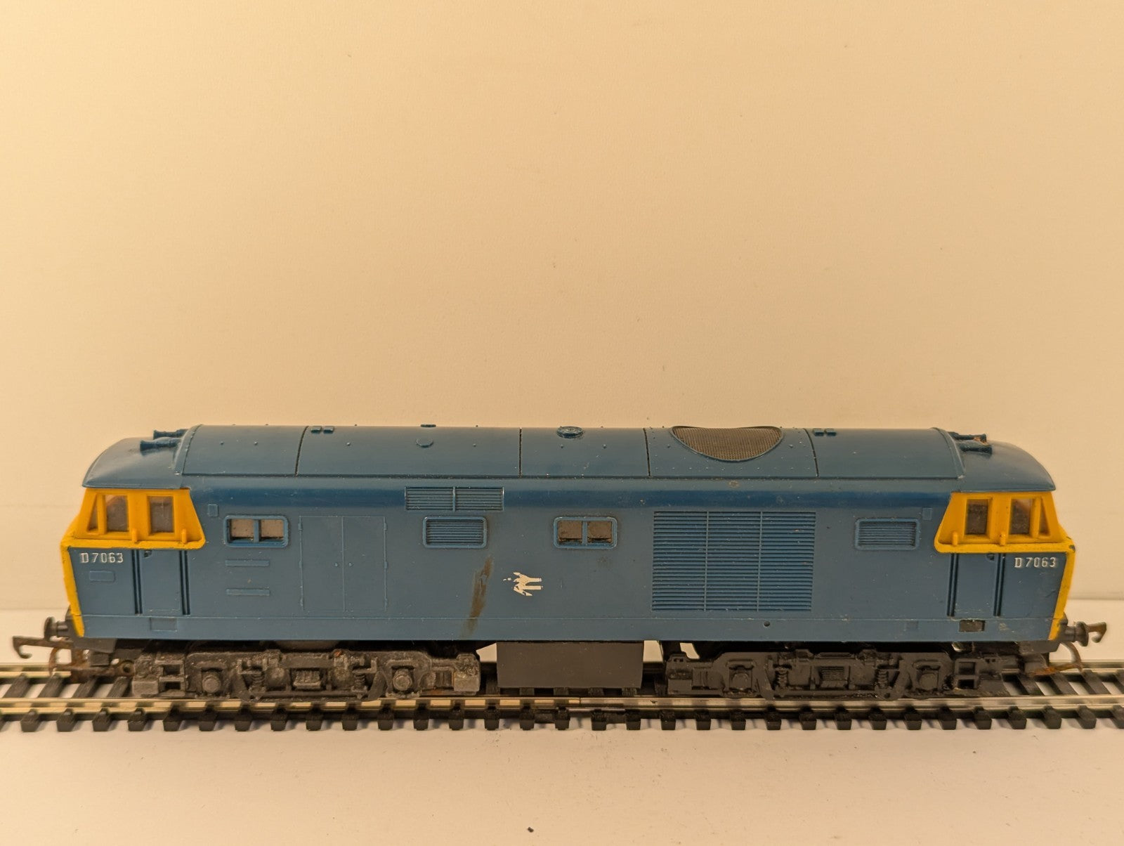 Tri-ang Hornby R758 OO Gauge Class 35 Hymek BR Blue - Non-Runner