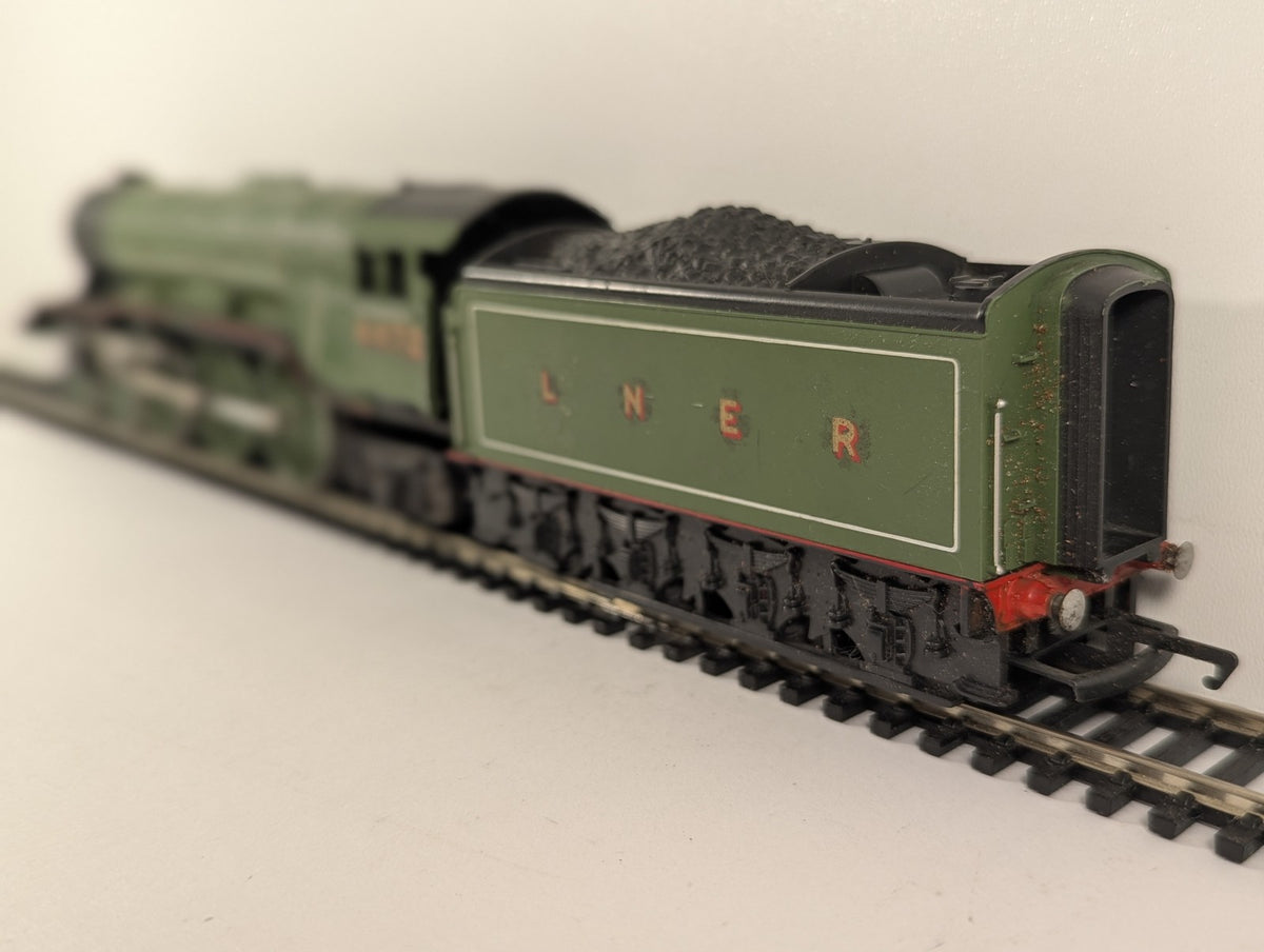 Hornby OO Gauge Class A3 Flying Scotsman Steam Locomotive 4472 LNER Apple Green
