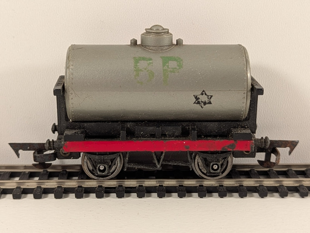 Tri-ang R12 Tank Wagon – OO Gauge