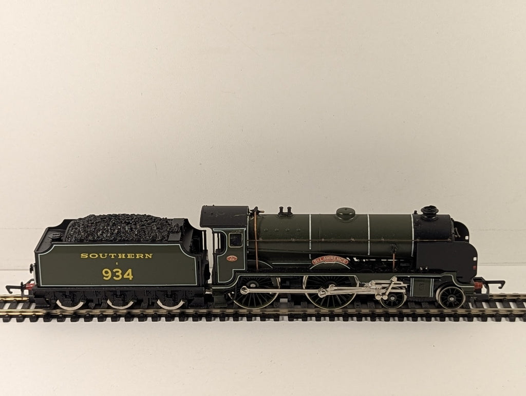 Hornby OO Gauge Schools Class 4-4-0 'St. Lawrence' Steam Locomotive 934