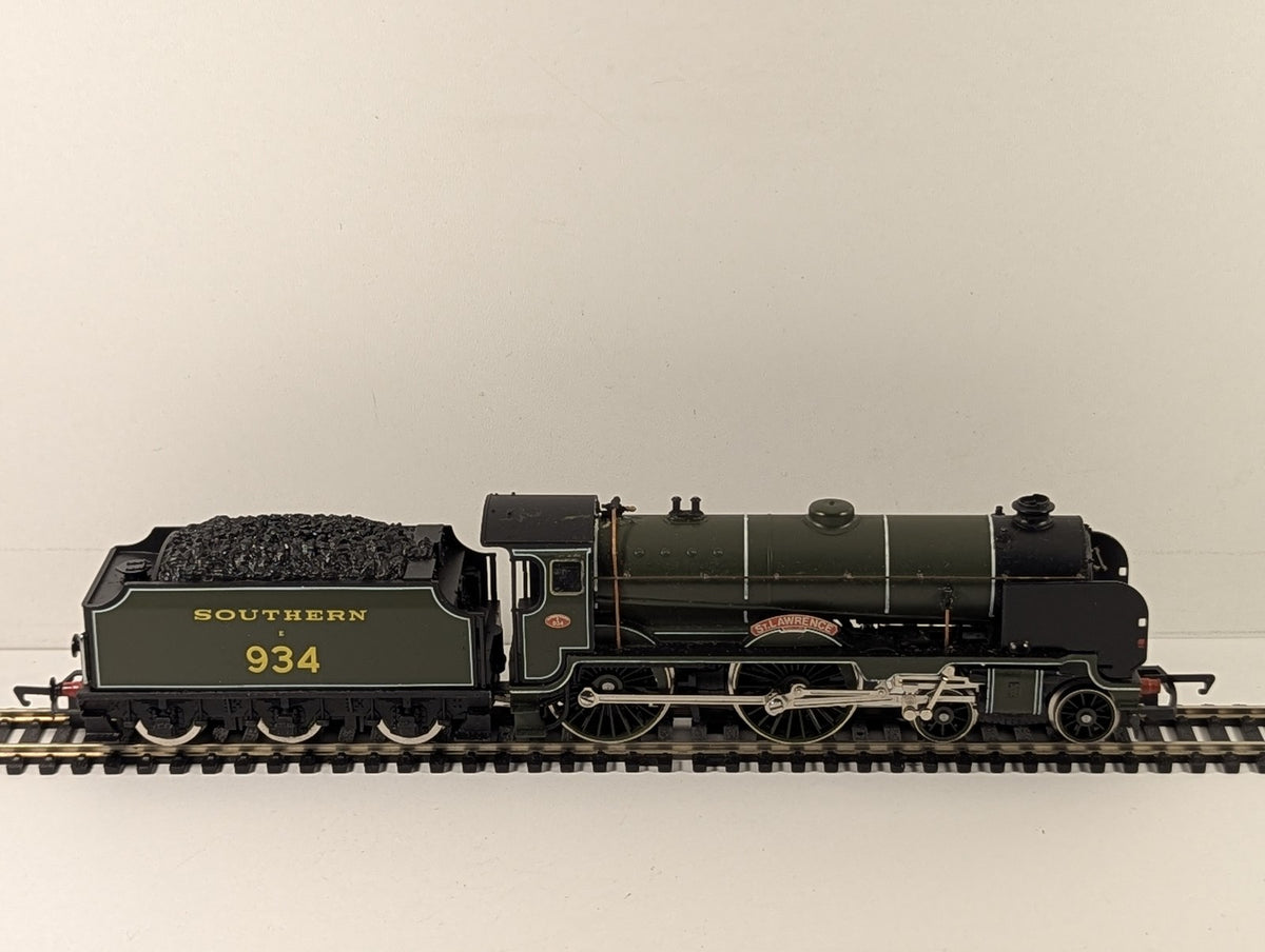 Hornby OO Gauge Schools Class 4-4-0 'St. Lawrence' Steam Locomotive 934