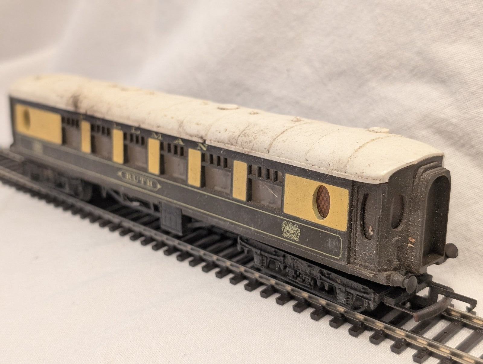 Tri-ang OO Gauge R228 Pullman Parlour Car “Ruth”