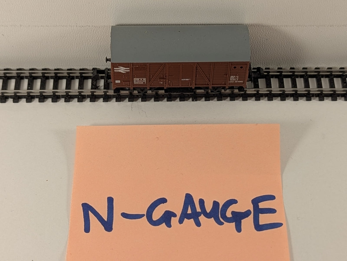 Minitrix N Gauge BR Cov AB Covered Goods Van 200424 BR Bauxite