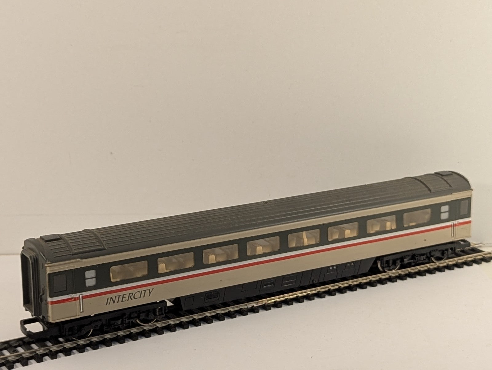 Hornby OO Gauge BR Mk3 Tourist Second Open (TSO) Passenger Coach 42