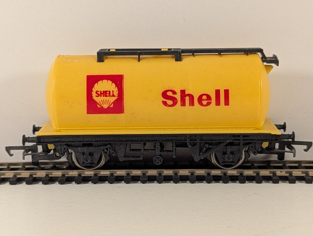 Hornby R227 OO Gauge Shell Tank Wagon