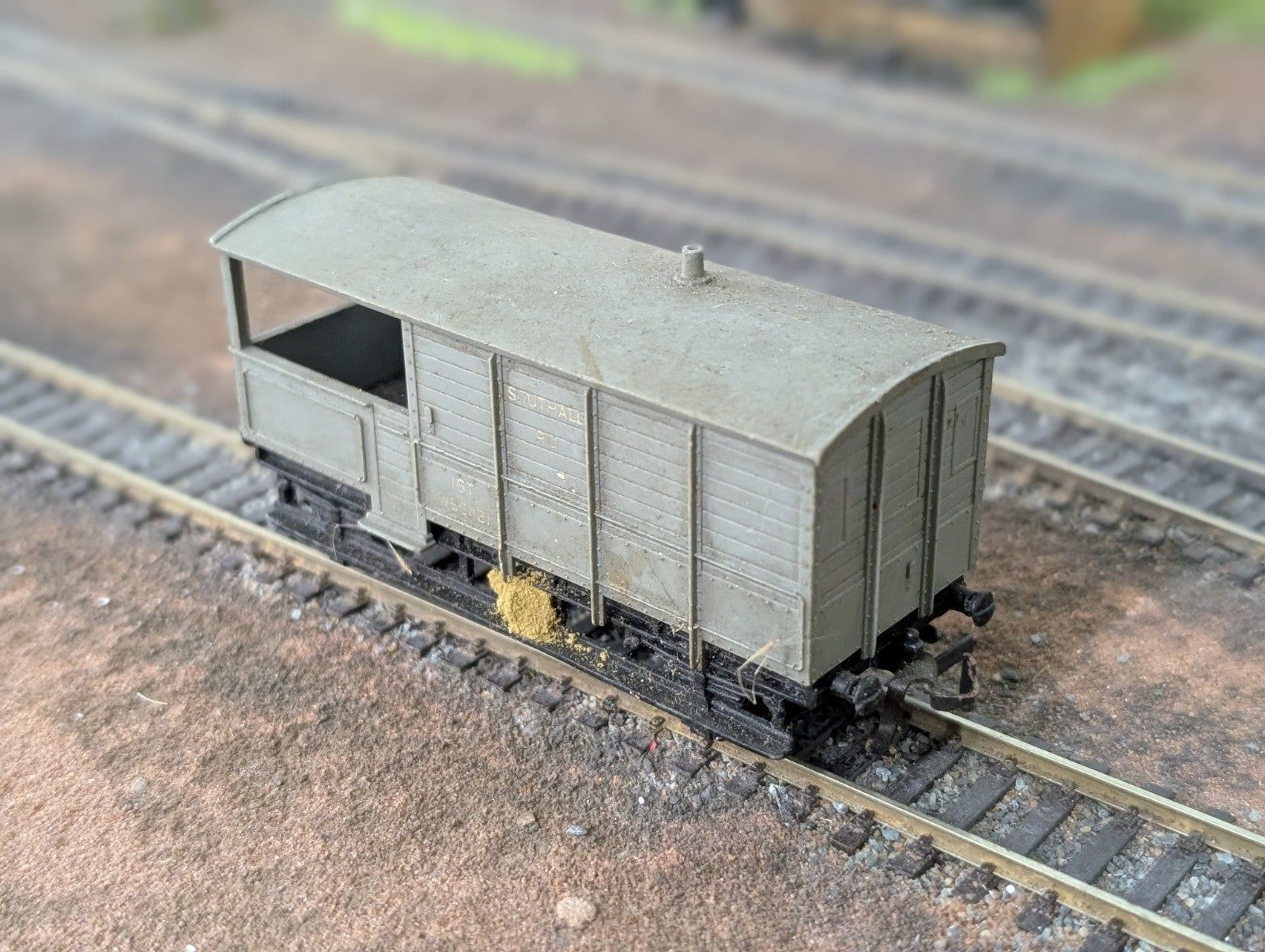 Hornby Dublo OO Gauge 16 Ton Brake Van W56421 "Southall RU"