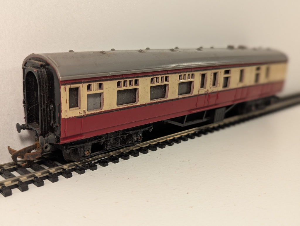 Tri-ang OO Gauge BR Brake 3rd Coach Blood & Custard