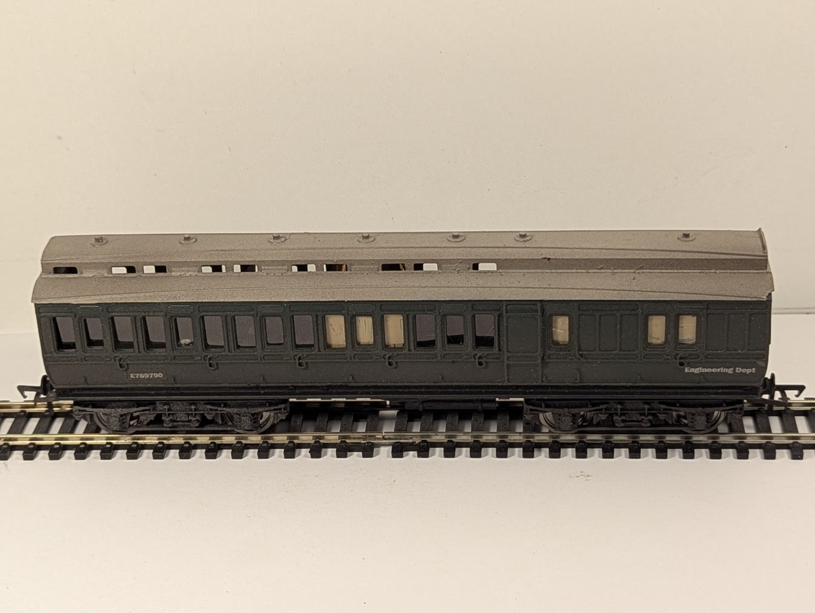 Hornby OO Gauge BR Clerestory Departmental Coach 'Engineering Dept' Coach