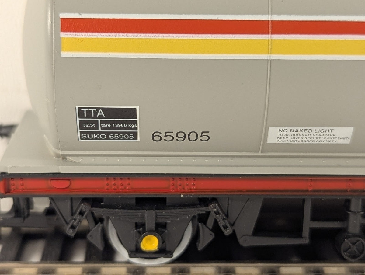 Hornby OO Gauge TTA Shell Oils Tank Wagon Goods Wagon 65905 Shell Oils Grey R236