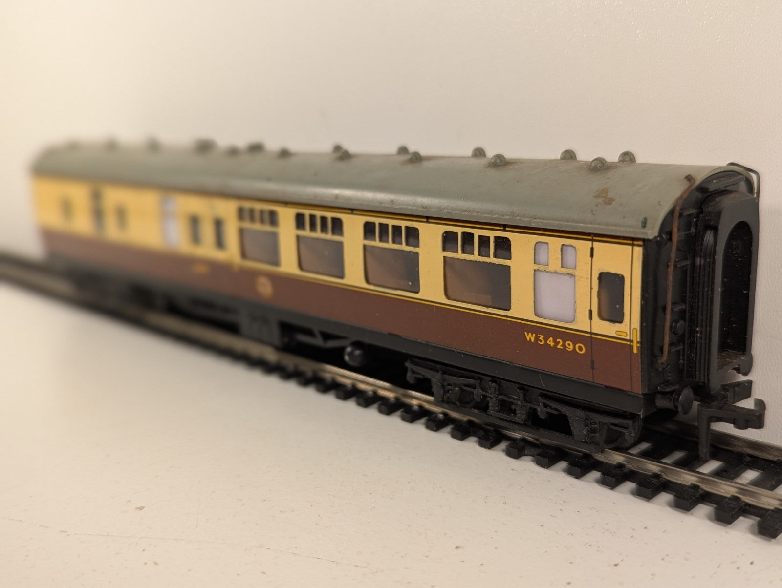Hornby Dublo OO Gauge 4051 W.R. Corridor Brake/Second Coach