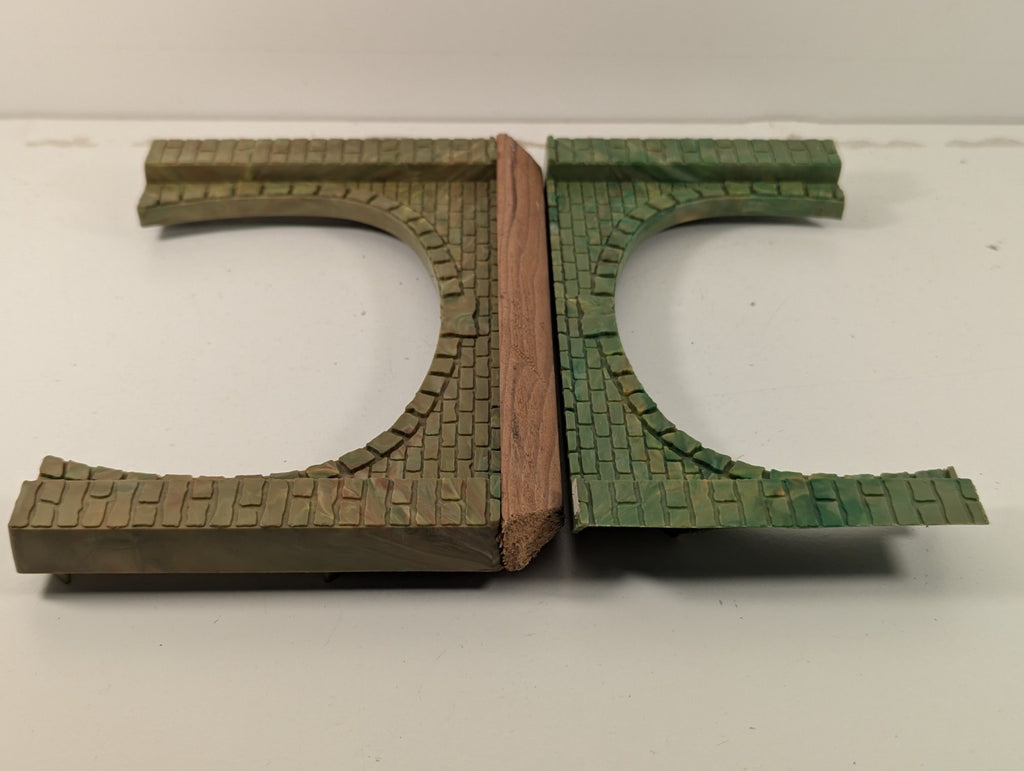 Hornby R164 OO Gauge Double Track Tunnel Portals - one portal is damaged