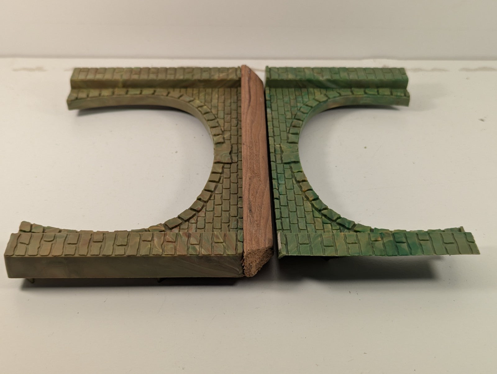 Hornby R164 OO Gauge Double Track Tunnel Portals - one portal is damaged