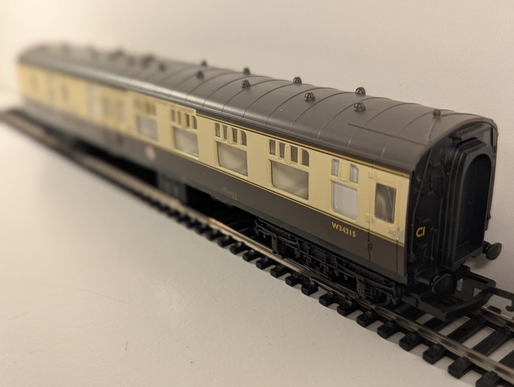 Hornby BR Mk1 Brake Second Corridor (BSK) – W34315 – Chocolate & Cream
