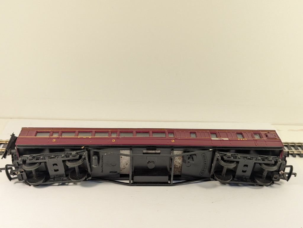 Mainline 37-110 OO Gauge LMS 57ft 3rd Class Brake Corridor Coach Crimson