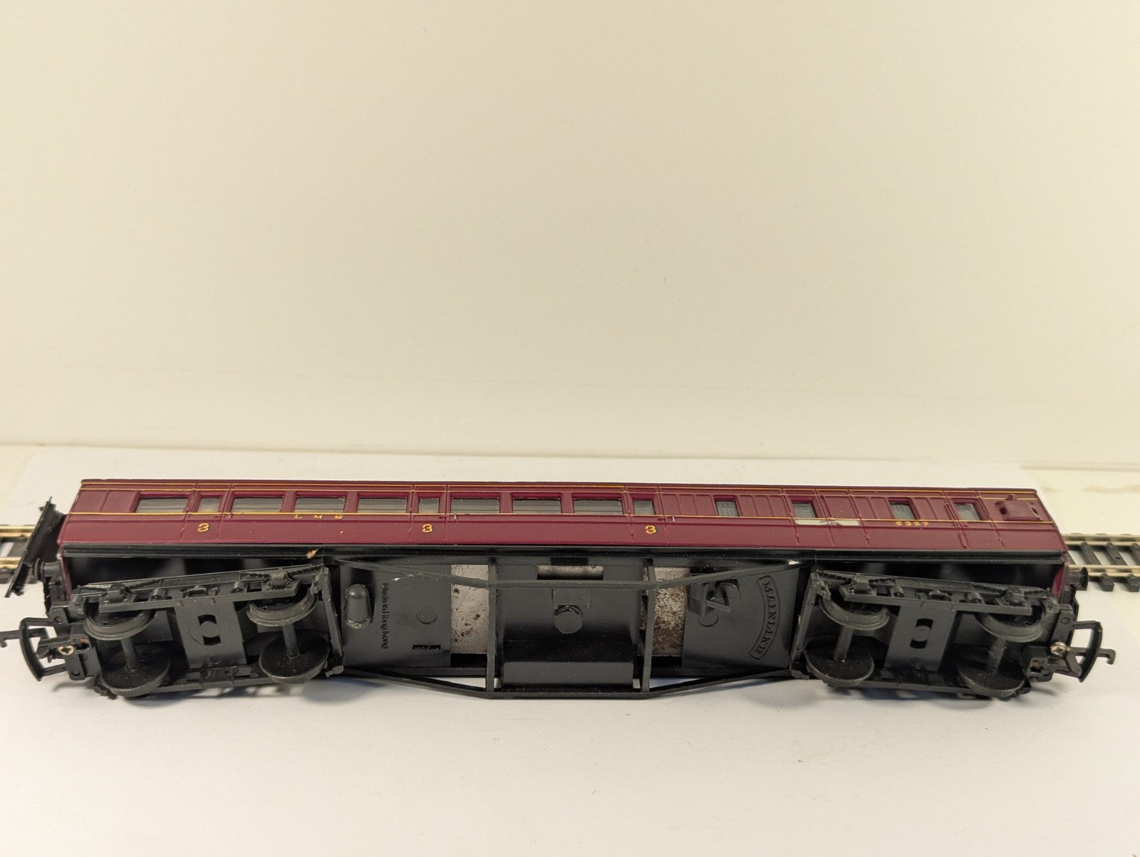 Mainline 37-110 OO Gauge LMS 57ft 3rd Class Brake Corridor Coach Crimson