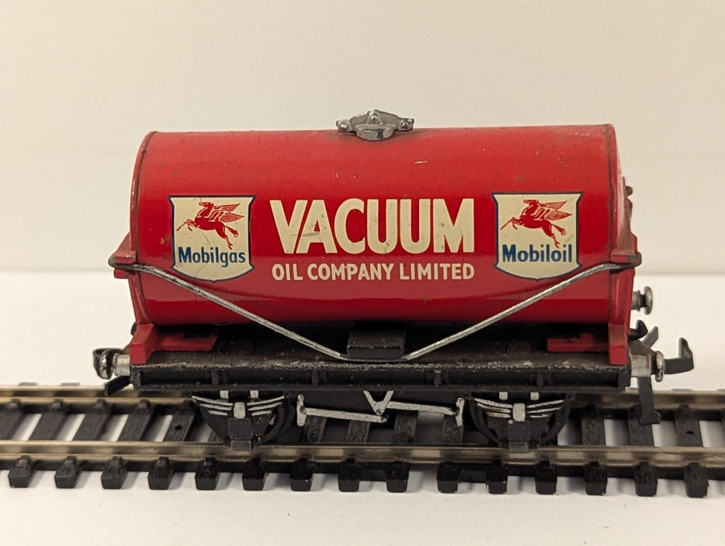 Hornby Dublo OO Gauge Vacuum Oil Company Tank Wagon