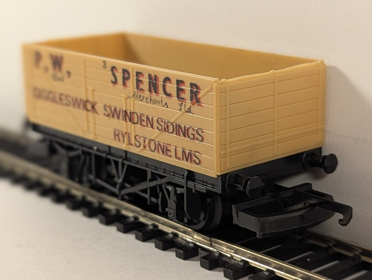 Lima OO Gauge P.W. Spencer 5-Plank Open Wagon Goods Wagon 3 P.W. Spencer Yellow