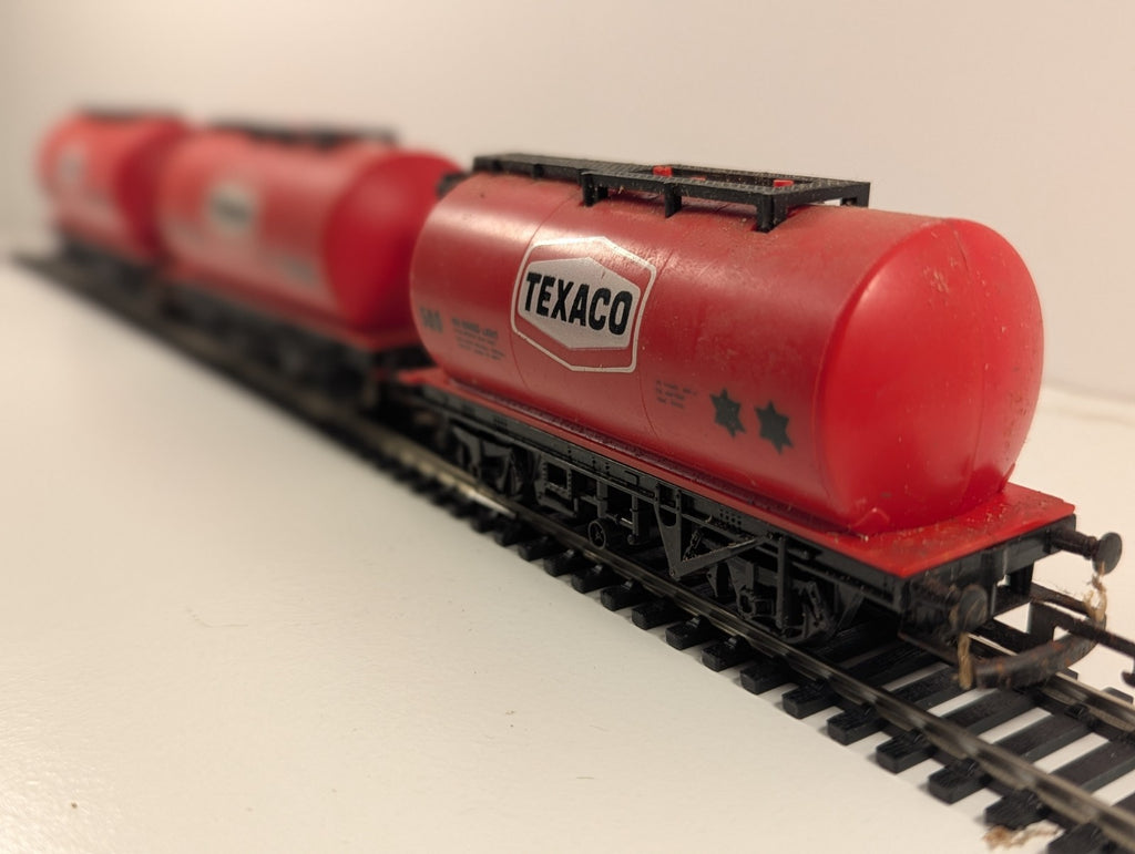 Hornby R184 OO Gauge Texaco Tank Wagon – Rake of 3