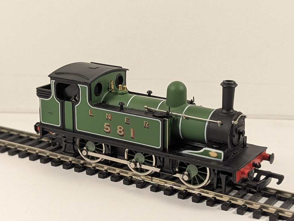 Mainline OO Gauge Class J72 0-6-0T Steam Locomotive 581 LNER Green 37-054