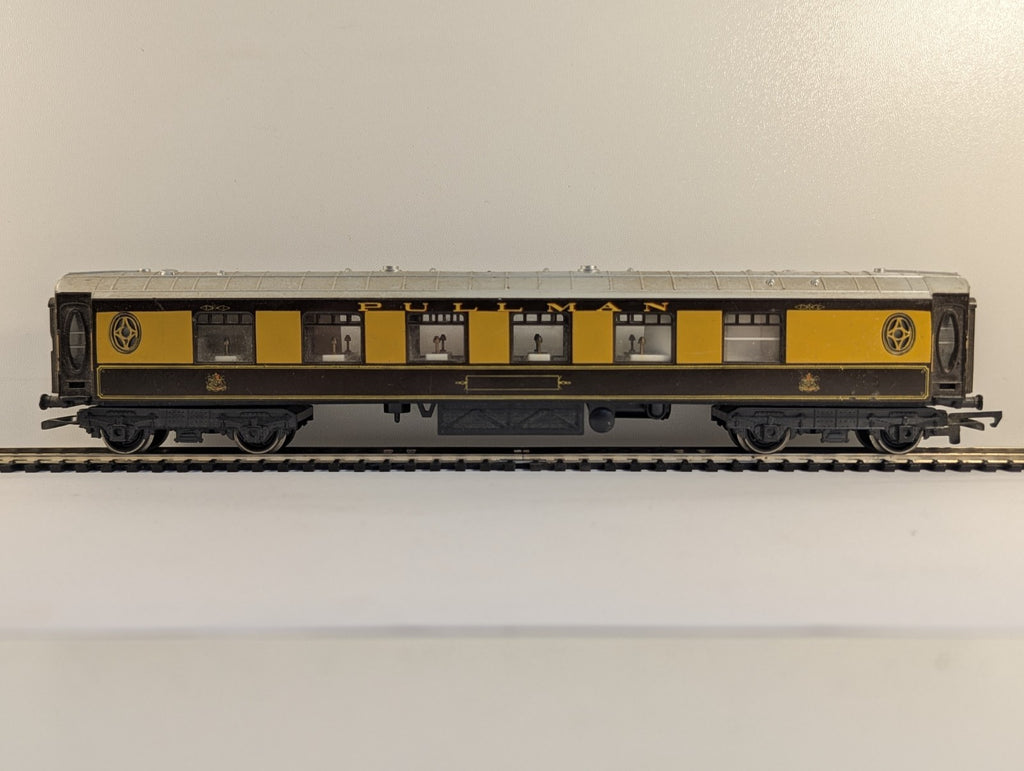 Hornby OO Gauge Pullman Parlour Coach