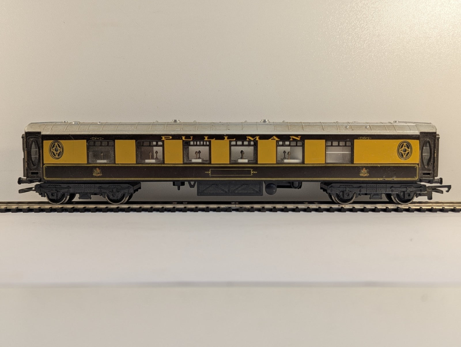 Hornby OO Gauge Pullman Parlour Coach