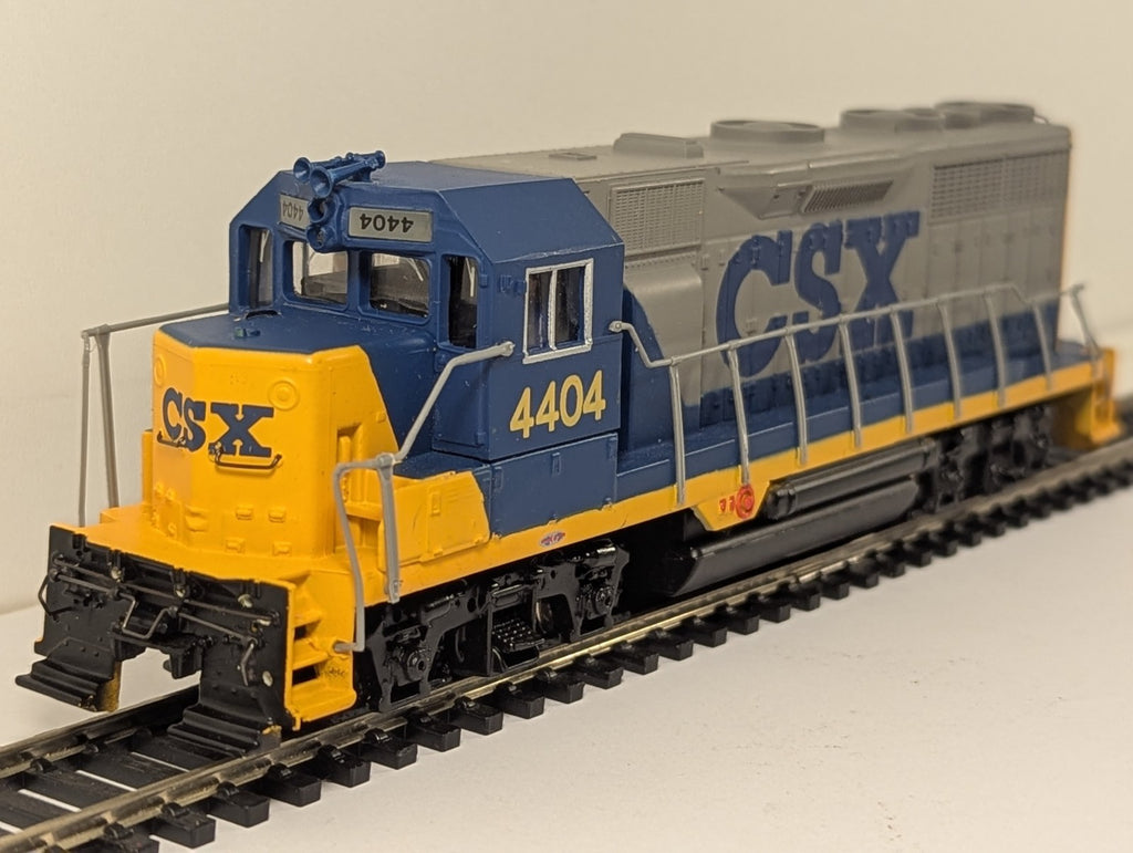 Bachmann Plus OO Gauge CSX EMD GP35 Diesel – Missing Couplers Noisy