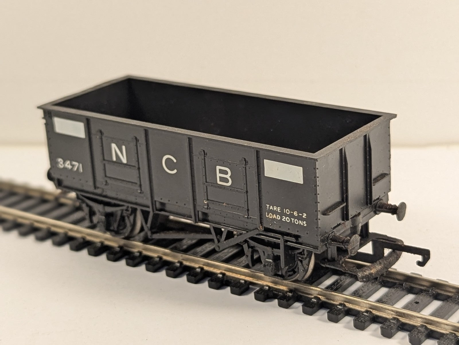 Hornby OO Gauge R239 NCB 20-Ton Mineral Wagon 3471