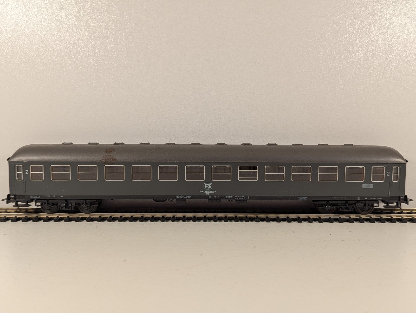 Roco HO Gauge DB Grey 2nd Class Passenger Coach