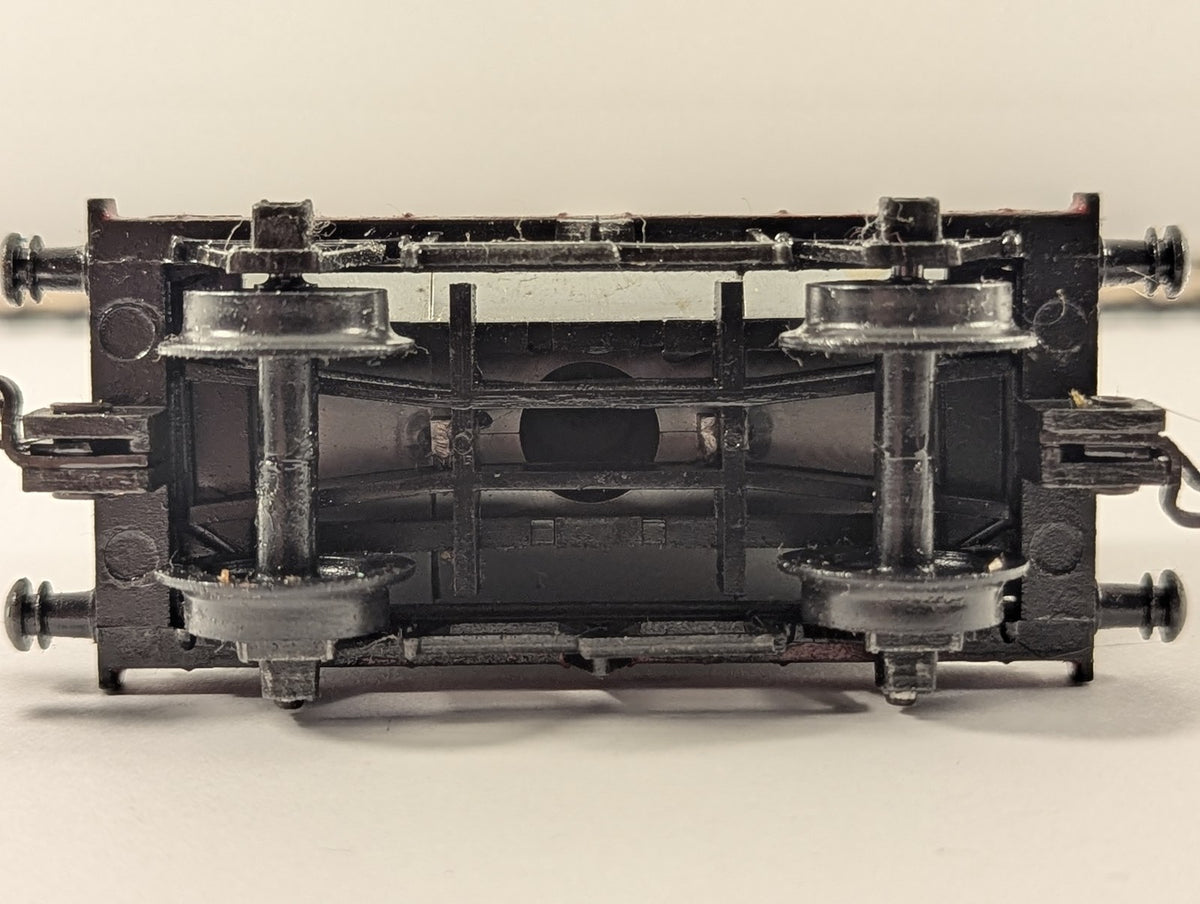 Tri-ang OO Gauge BP Tank Wagon BP Silver R12