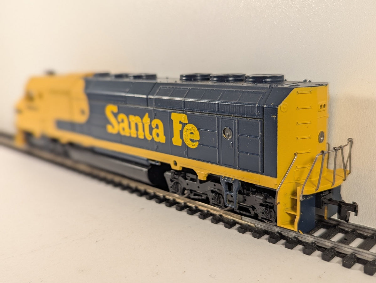 Athearn HO Gauge EMD FP45 Diesel Locomotive 5903 Santa Fe Blue and Yellow