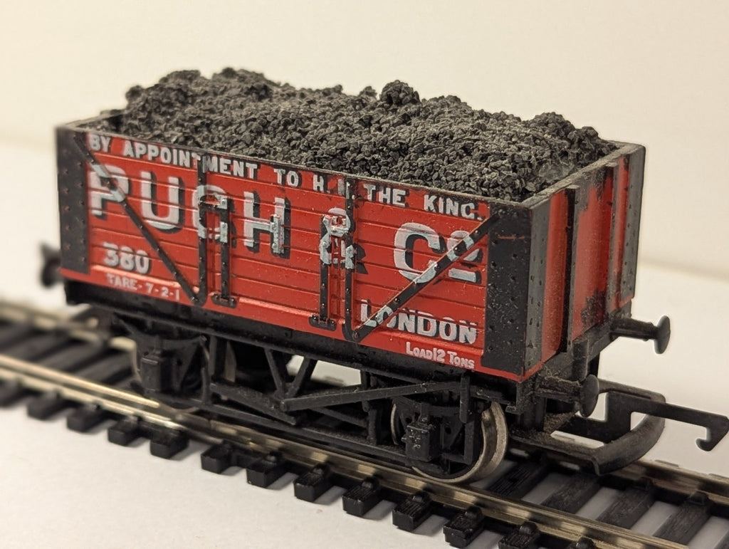 Hornby R010 OO Gauge Pugh & Co London 7 Plank Wagon With Load