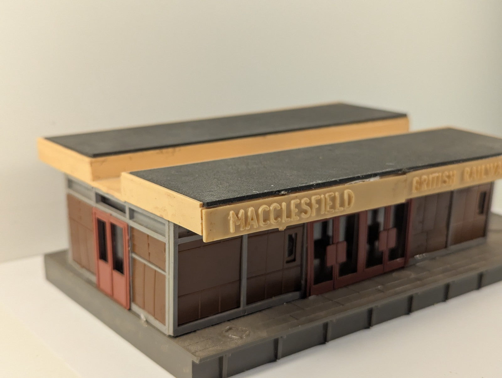Playcraft OO/HO Gauge Macclesfield British Railways CLASP Style Station Building
