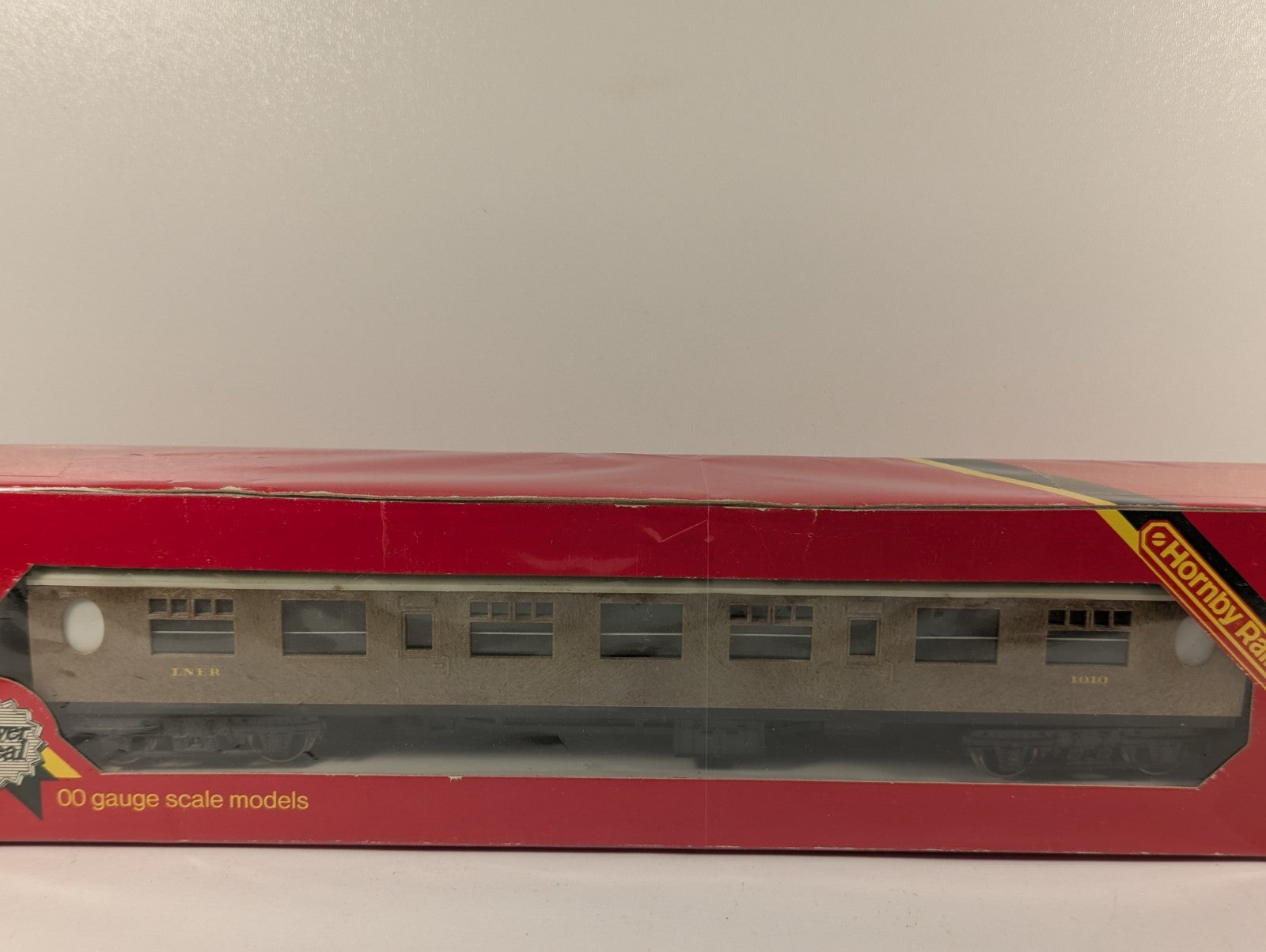 Hornby R937 OO Gauge LNER Thompson Teak Coach Boxed Unopened
