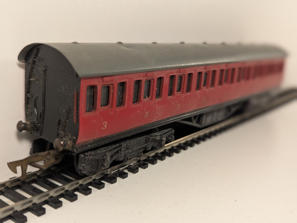 Graham Farish OO Gauge LMS 57ft Non-Corridor Composite Coach