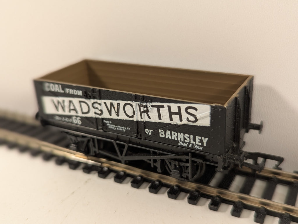 Mainline Railways OO Gauge 5 Plank Wagon Wadsworths of Barnsley