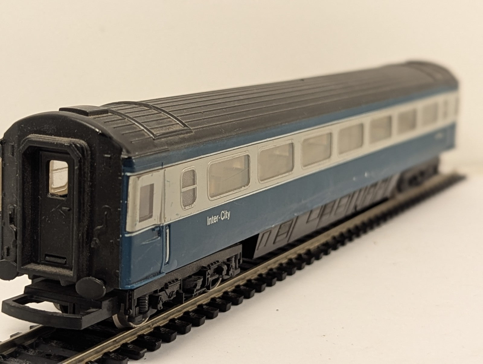 Hornby R439 OO Gauge BR Blue Grey Mk3 Inter-City Coach