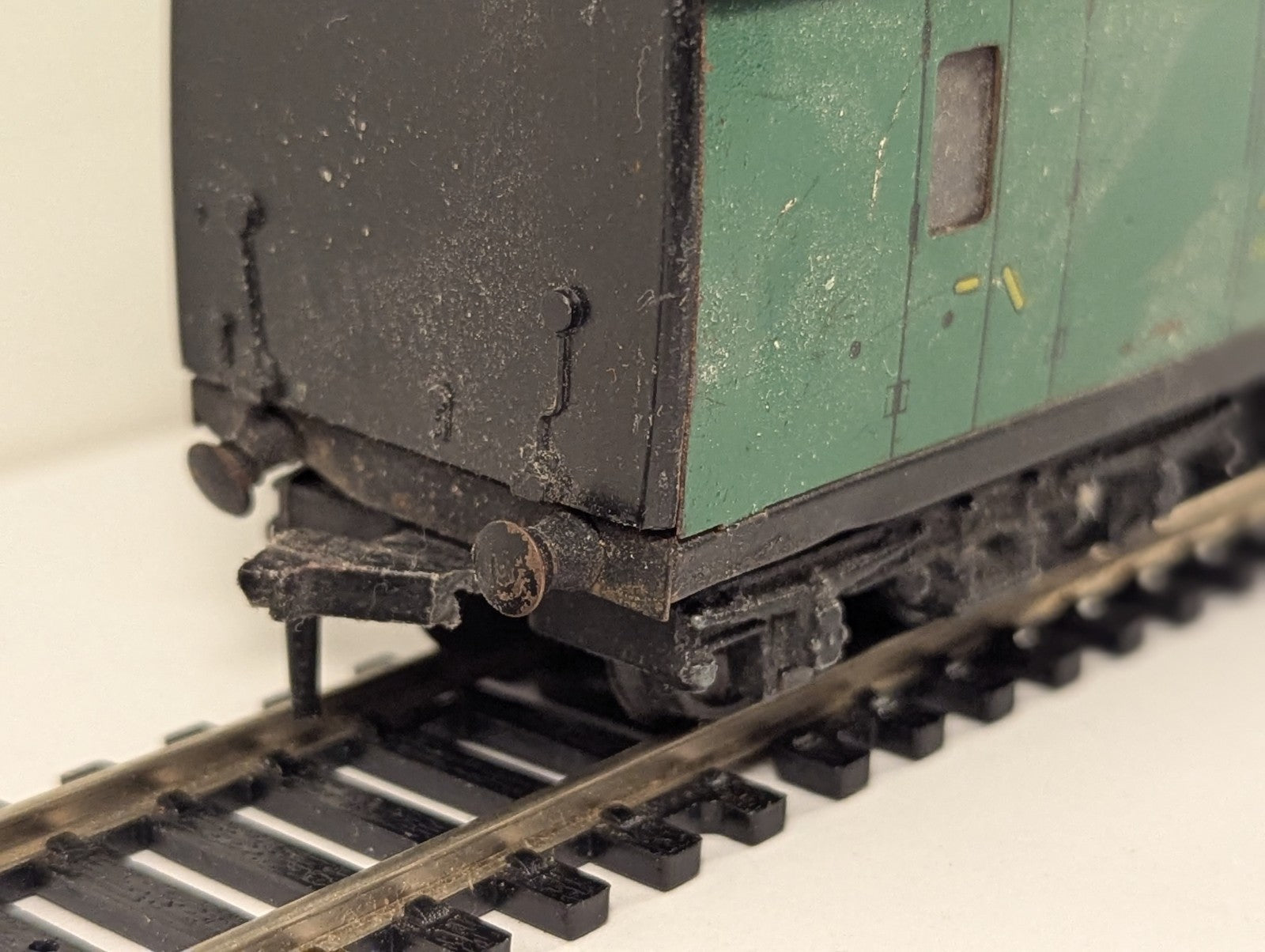 Hornby Dublo 4081 BR Green Suburban Composite Brake Coach OO Gauge - Damaged
