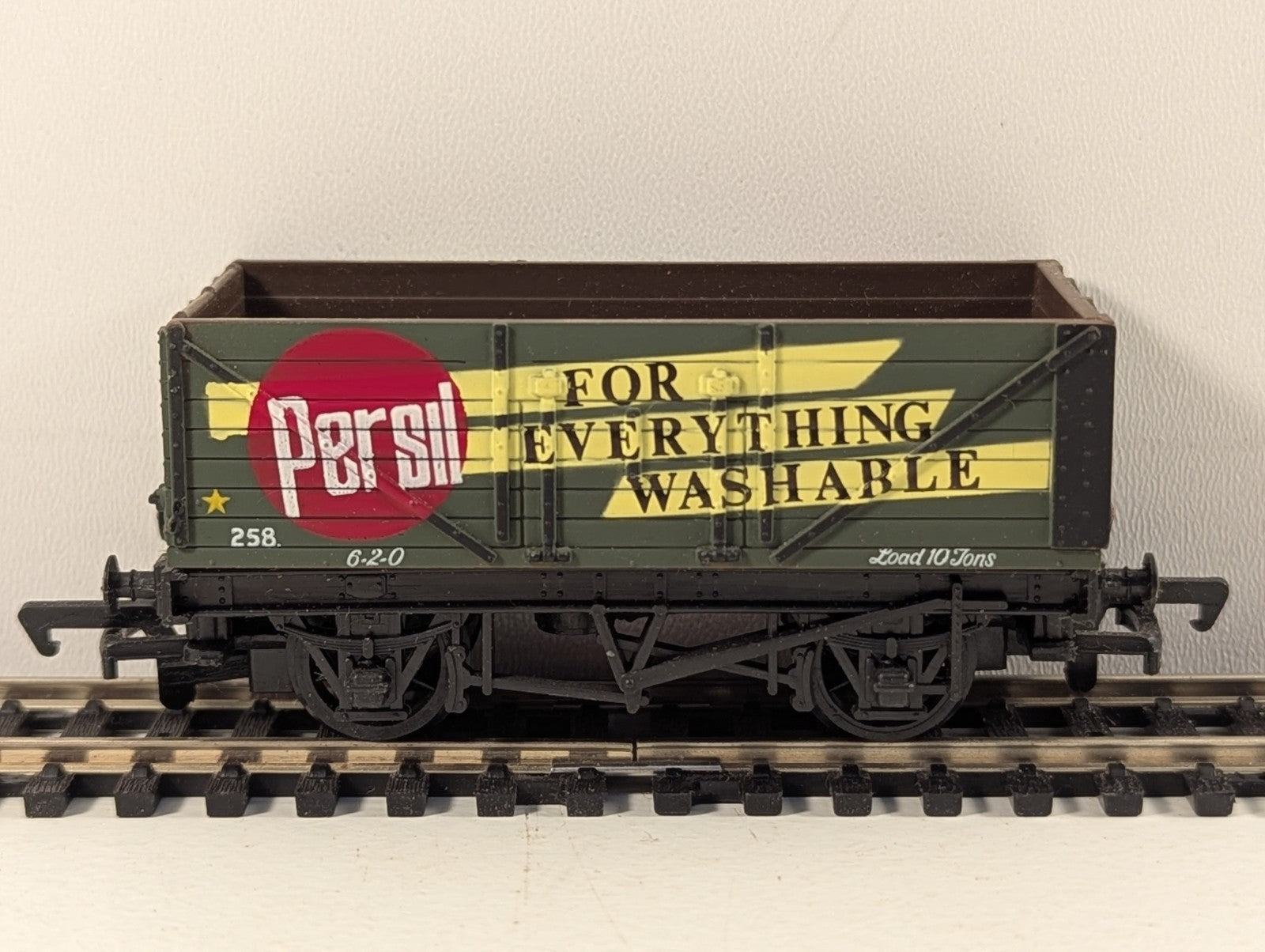 Mainline Railway 37-128 OO Gauge Green Persil 7 Plank Wagon Boxed